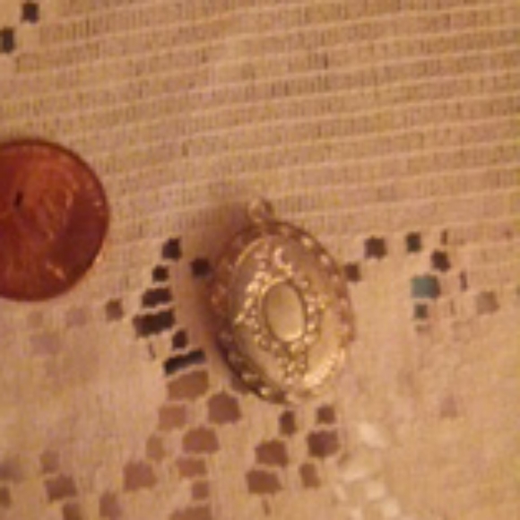 Antique 1910 locket - Picture 2 of 2